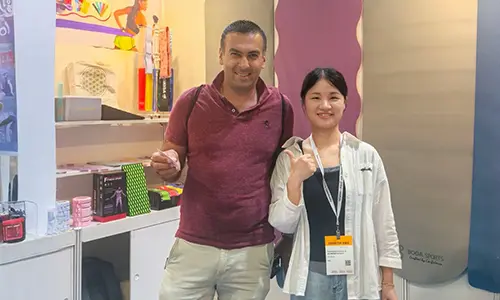 Les tapis de yoga deviennent une priorité et une nouvelle tendance en matière de vie saine gagne en popularité.